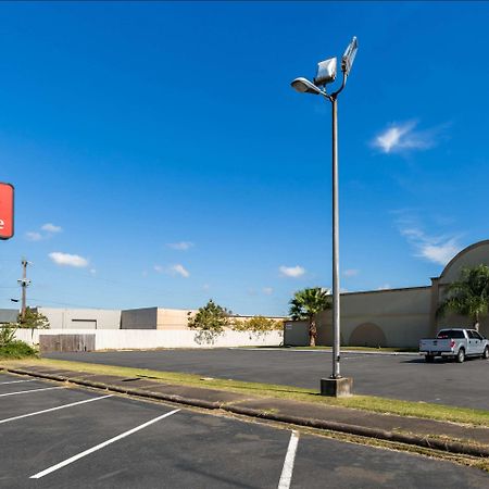 Econo Lodge Baytown Luaran gambar