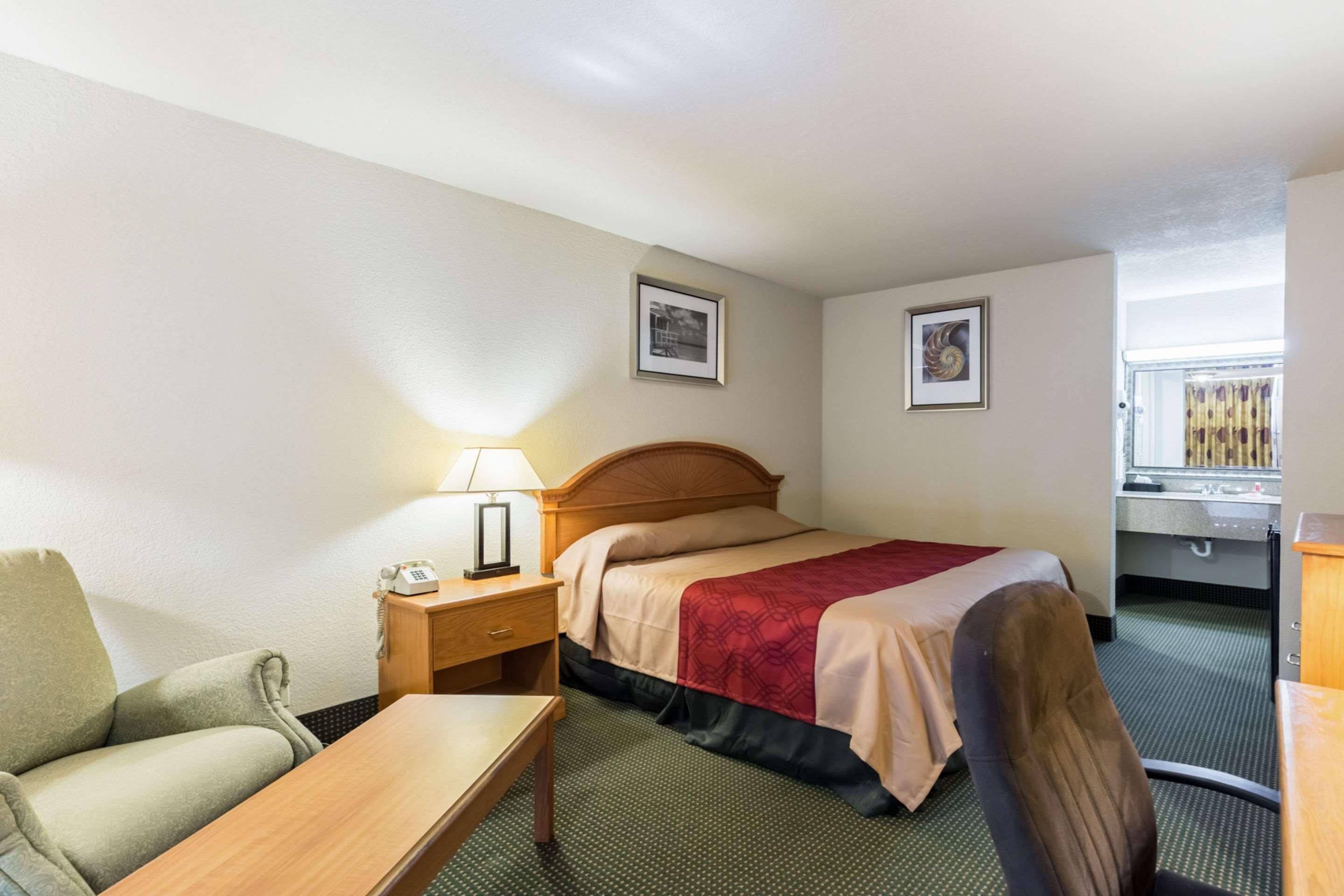 Econo Lodge Baytown Luaran gambar