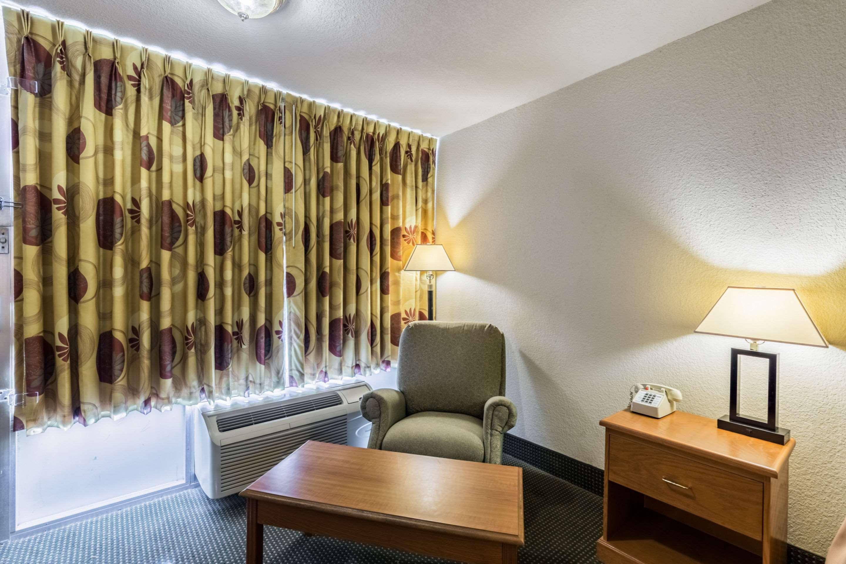 Econo Lodge Baytown Luaran gambar