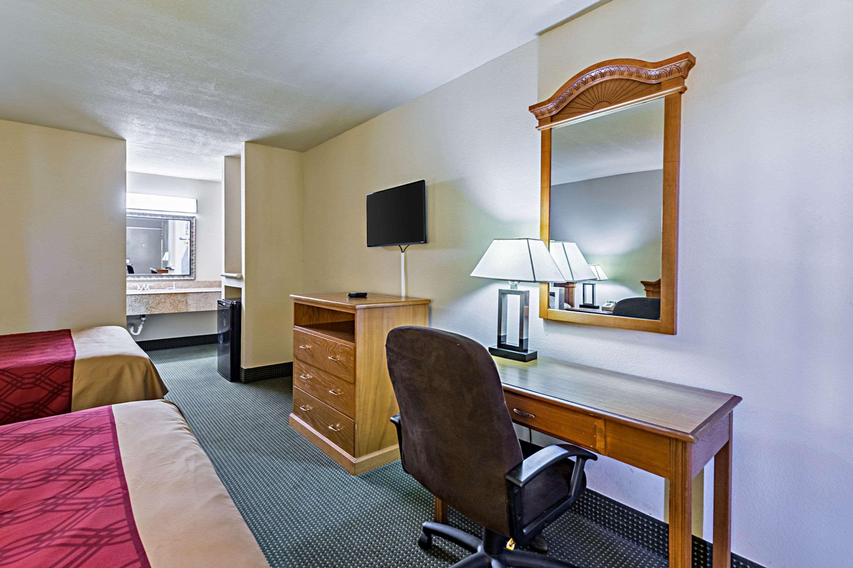Econo Lodge Baytown Luaran gambar