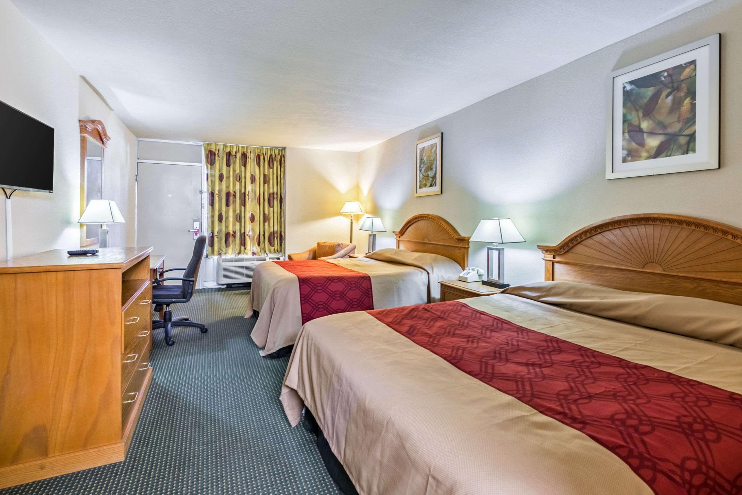 Econo Lodge Baytown Luaran gambar