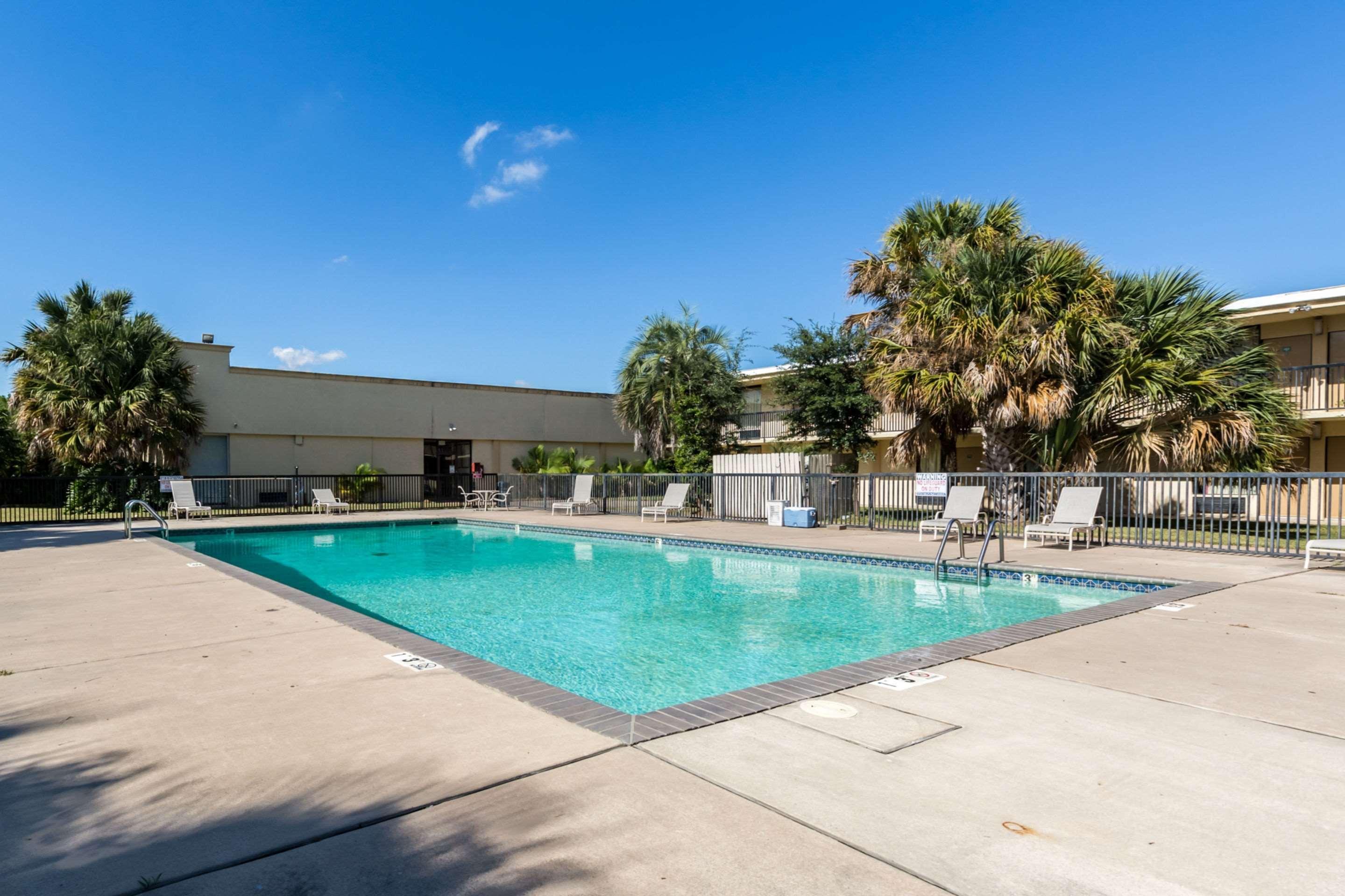 Econo Lodge Baytown Luaran gambar