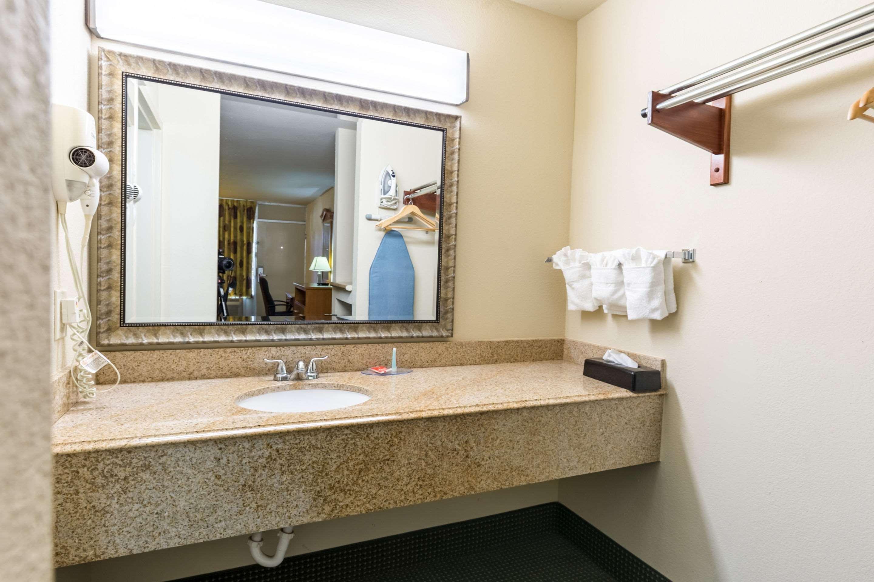 Econo Lodge Baytown Luaran gambar