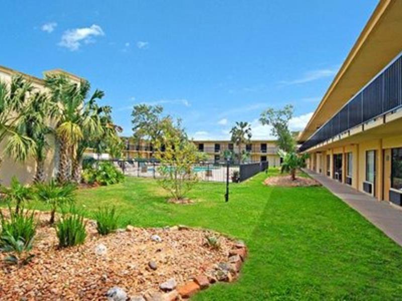 Econo Lodge Baytown Luaran gambar